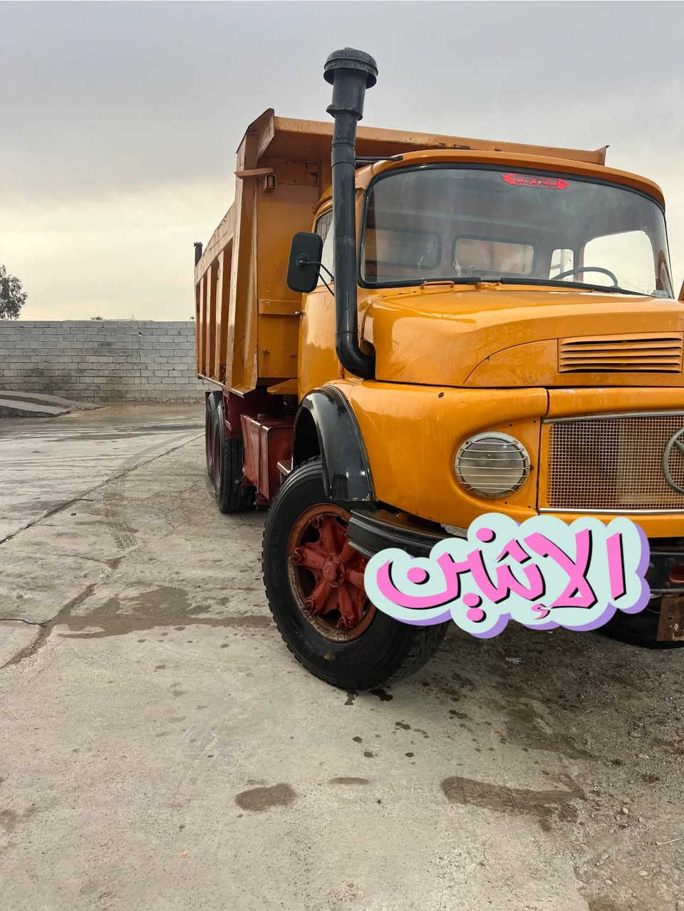 السلام عليكم ورحمة الله وبركاته سياره لبيع موديل 79ام لغوه كير جديد مكينه خير من الله تايرات تخم رقم بغداد نكليزي السعر 32 وبيها مجال رقم الهاتف***********
