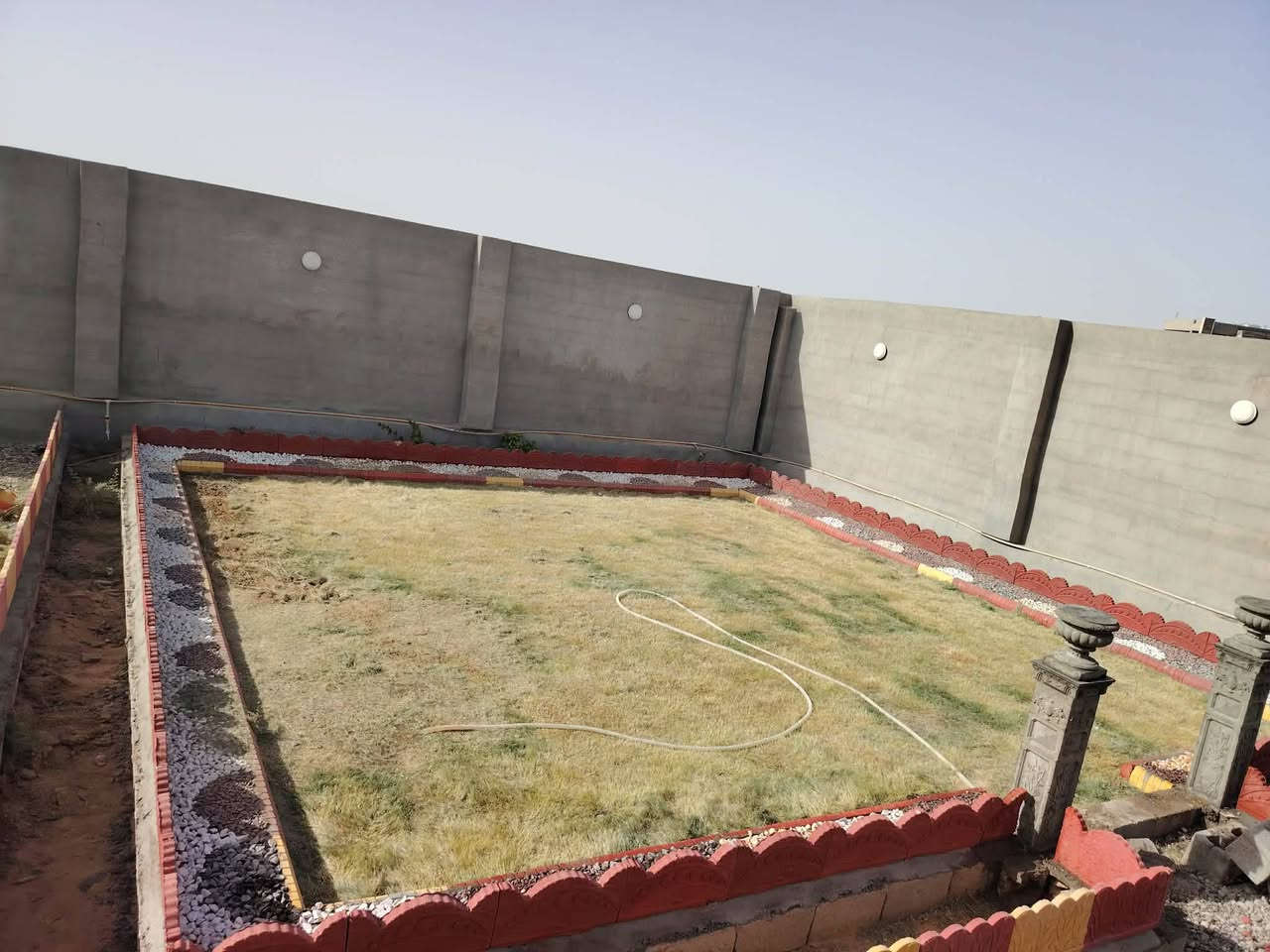 السلام عليكم يوجد كادر حدائق وبيهارتون🌿وشغلات وبسعر مناسب هاذه رقم***********
