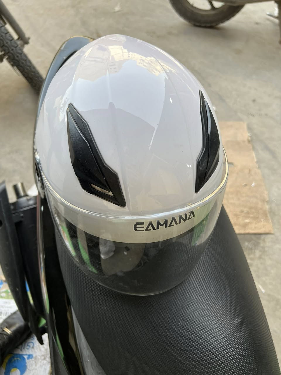 خوذه للبيع بعد جديده20الف مكاني بغداد المحودية او المنصور***********
