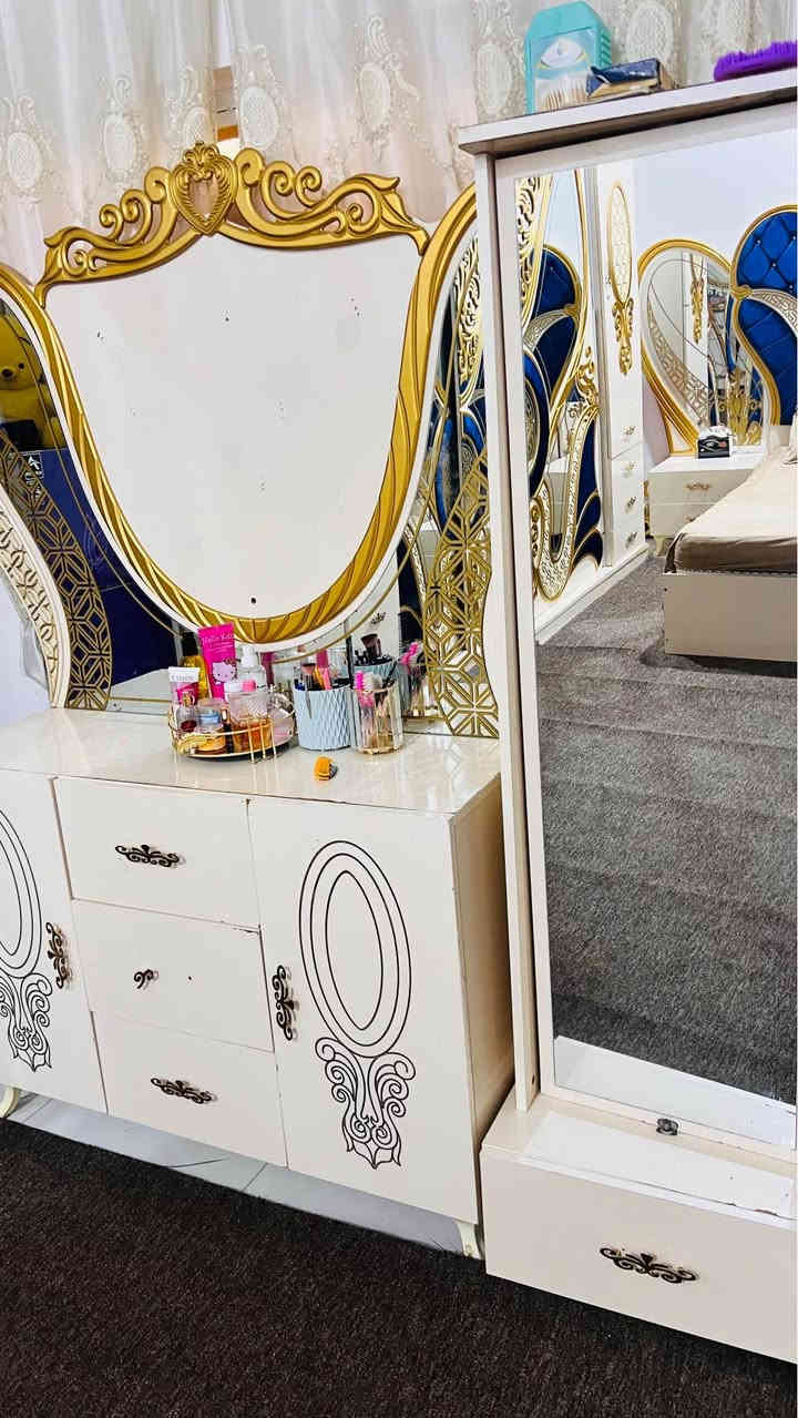 غرفه نوم تركي  مستخدمة  بحالة جيده 
 مكان  بصرة  قرنه 
 سعر مناسب  
*********** البصرة, العراق
