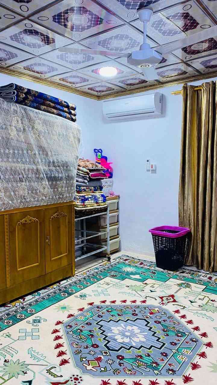 بيت للبيع غرفتين و ربعة هول و مطبخ و موزع .... سعر.... 55 قفل  بالجميلة قريب على القاعة الجميلة  يم مهندس عمر محمد العبيد الفرع يطلع عل الدكتور أحمد المسلط
