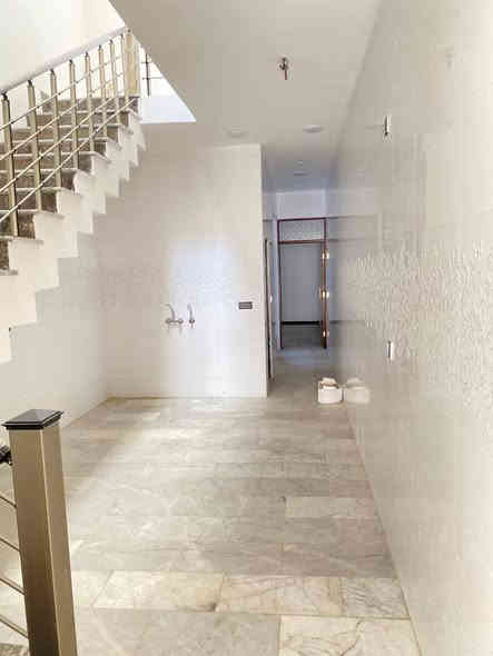 سلام عليكم مشتمل للبيع في الشعب حي التجار مقابيل كليه الامام الكاظم (عليه السلام ) بناء البيت 2025مساحه البيت 75م واجهه 3.75نزال 20 تفاصيل البيت طرمه صغير استقبال حوالي مطبخ منور خدمات 3غرف نوم للاستفسار مكتب الشعب للعقاري بإدارة ابو ريحانه رقم الهاتف ;***********
