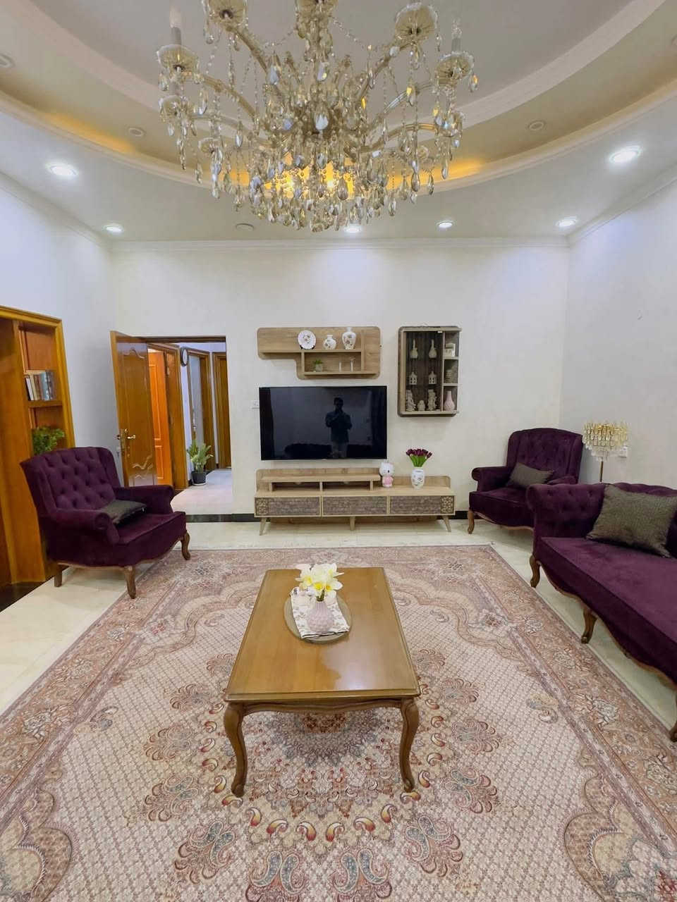 ⭕️دار للبيع في حي الحكام قريب جداً من مقام رد الشمس خلف مول الحسن 

⭕️المساحة ٣٠٠م طابو صرف الواجهة ١٥ م 

⭕️بناء جديد 

⭕️الطابق الارضي يحتوي على صالة وهول ومطبخ وغرفتين نوم ومجمع صحيات 

⭕️الطابق الثاني يحتوي على ثلاث غرف ومجمع صحيات 

⭕️لطلب السعر مراسلة الصفحة او الاتصال على الارقام 

*نستقبل جميع عروضكم السكنية 🏠 والتجارية 🏡 بكافة مناطق الحلة 
……………………………..
للمزيد من المعلومات

مراجعة مكتب بابل الكائن في شارع ٦٠ مقابيل حلويات ريف دمشق بسره بيت ابو الطوبة او الاتصال ☎️ 

***********ابو احمدالاسدي  
***********احمد الاسدي
***********امير الاسدي
