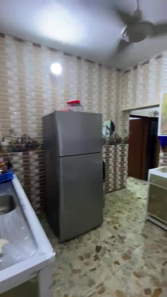 بيت للبيع 
البلديات الضباط منطقه حي الامير نهايه مدرسه زين القوس منطقه مرتبه وخدمات كامله مجاري تبليط كهرباء
مساحه البيت 100متر مربع عقد زراعي 
يحتوي على استقبال غرفه صاله مطبخ 
نقص ستاره فقط 
 
شارع عرضه 6امتار على كد صف سيارتين 
سعر 90وبيه مجال قليل 
للاستفسار 

‭***********‬
