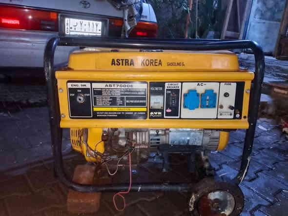 سلام عليكم مولد بانزين 21انبير مستخدمة 15يوم فقط طلعتهة من شركة شغلتهة 15يوم ونوب ضميتهة ماناقصهة اي شي بجيس بعدهي عنواني البصرة القديمة رقمي***********ماخذهة ب800الف ابيع ب500وبيهة مجال لعيونكم
