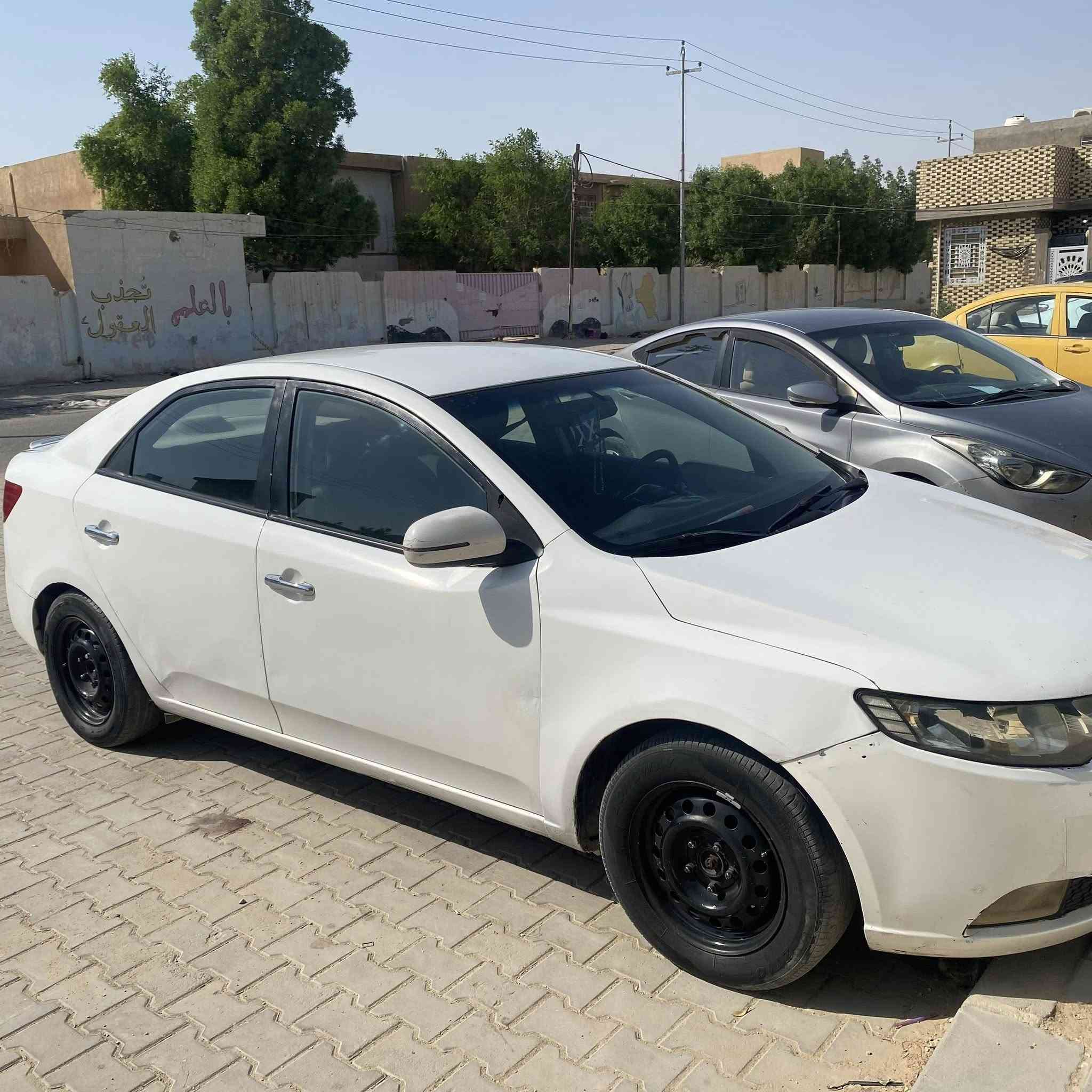 سلام عليكم سيراتو 13 مصبوغه عام مداور فقط مكان السياره نجف السعر 72 ورقه وبيه مجال بسيط كير محرك وتبريد مكفول للاستفسار الاتصال على الرقم ***********
