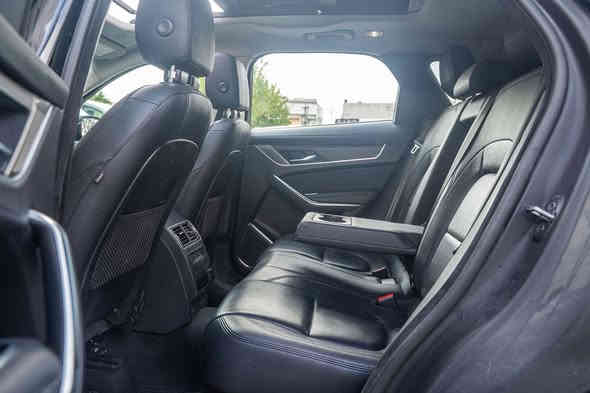 فول مواصفات 
4 سلندر
بى صبغ
ماشية 25000 mile
حساس و رادار امامي و خلفي و رادار خط الشارع
كوشن امامي هيتر و تبريد وكهربائي و خزن
كوشن خلفي هيتر 
ستيرن هيتر
بانوراما 
ئوتو هولد
سعر:  39000 $ و مجال
مكان:  دهوك 
للتواصل : *********** دهوك
