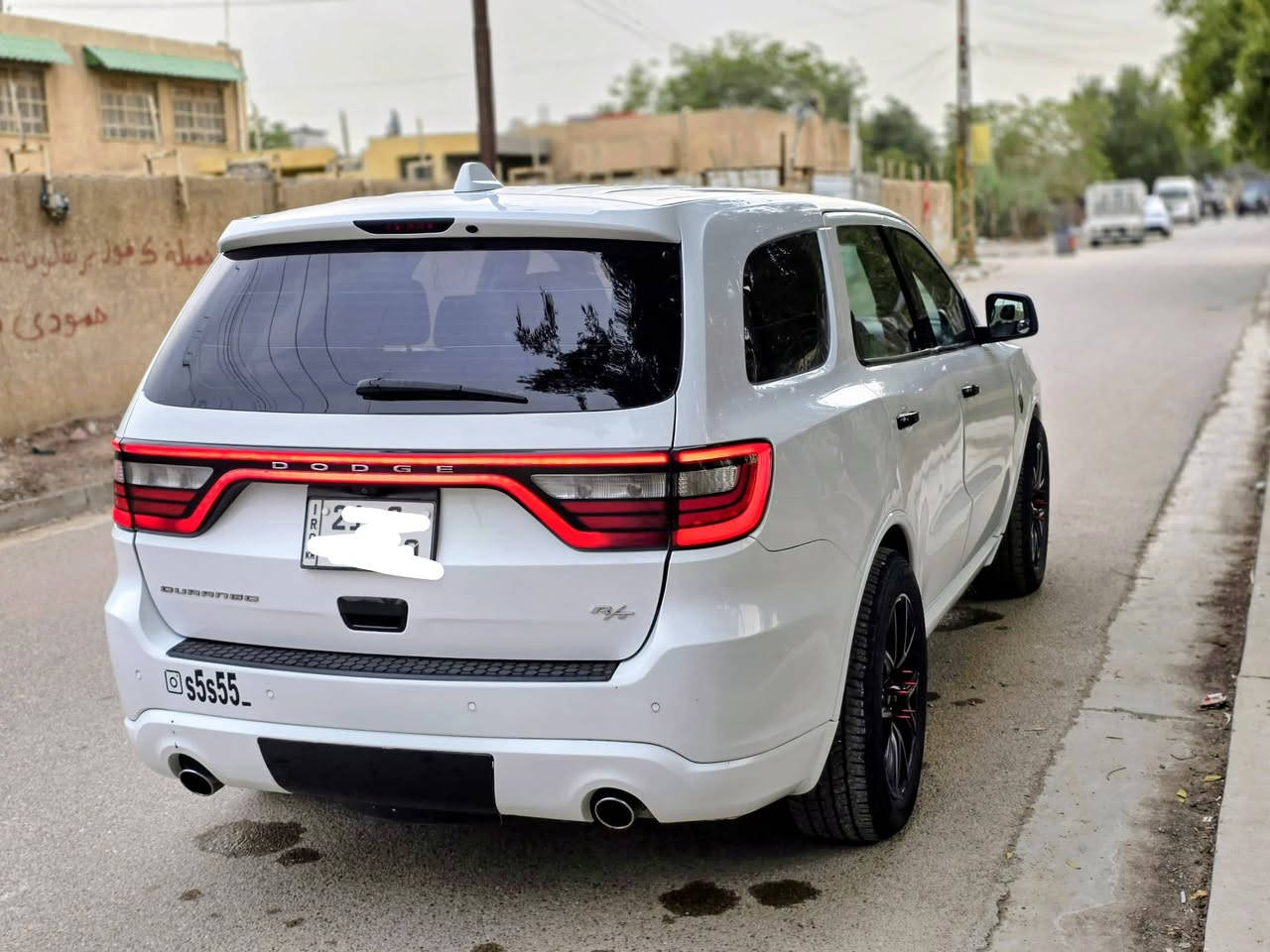 السلام عليكم دوج دورانكو
 RT MAX 

الموديل :16. (امريكي) 
المحرك : V8. 5700

(رقم سليمانيه ب اسمي تريد تحويل تريد وكاله) 
السنويه لل2030
 حادثها ويه الصور +بابين عكس السايق مصبوغات اثر شخوط والبنيد محدث 

المواصفات :
* رادار امامي مع مانع تصادم . 
* تحذير الخروج عن المسار. 
* تحذير النقطة العمياء . 
* حساسات امامية وخلفية. 
* شاحن هاتف لاسلكي (وايرلس).  
* مقاعد جلد. 
* مقاعد كهربائية مع ذاكرة لحفظ وضعيات الجلوس. 
* مقاعد تبريد وتدفئة. 
* تدفئة مقود القيادة. 
* مقود رياضي مع تحكم كهربائي. 
* مصابيح امامية زنون مع LED .
* كشافات ضباب LED . 
* نظام ملاحة (GPS) . 
* تشغيل عن بعد . 
* ويلSRTقياس 20 أنج 
* صندوق كهربائي . 
* بلوتوث تلفون .
* محدد سرعة . 
* كاميرا خلفية .
* كير ماوس .
* كشنات سياحي . 
*تو ويل اصل 
* اطفاء وتشغيل اوتماتيكي
*منضومه غاز ايطاليه تانكي ابو 100
السعر 185 وبيها مجال بيع او مراوس
السياره بيها بستم مكسور لا دخان ولا صوت بيها خربطه خفيفه ابيعها على وضعها 
مكاني بغداد ***********
