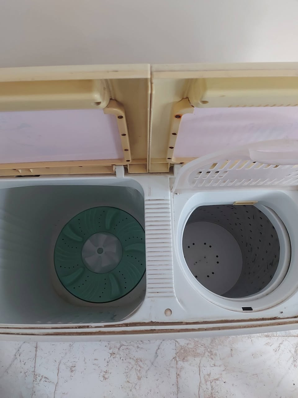 للبيع سعرها ٦٥ للاتصال ***********
