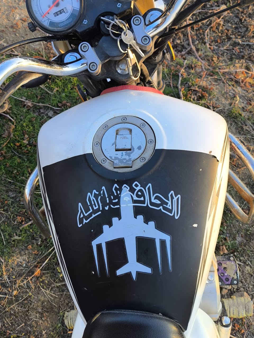 سلام عليكم. ساو ناصي البيع وراق كامله  موديل 24 نضيف   حلا من الصوره   سعره مليون 350وبيه مجال هاي رقمي مكاني  بلد  ***********
