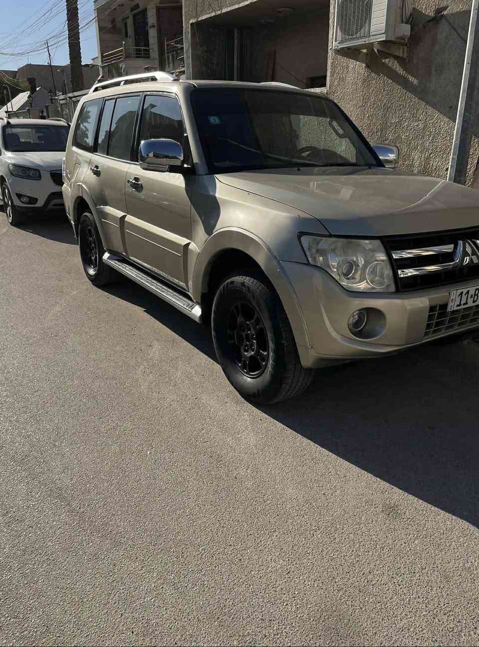 السلام عليكم باجيرو 2008 للبيع مكينه 3000 رقم بغداد الجديد بأسمي جاهزه من كل شي بيهه قطعتين رش صبغ بدون اي دواخل ماشيه 130 السعر 115 مكاني بغداد للاستفسار الاتصال ع الرقم 
***********
