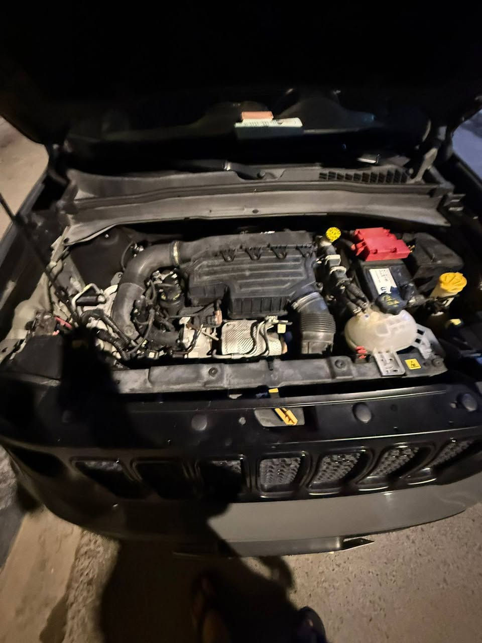 السلام عليكم سياره جيب رنكد وارد امريكي حادثه بابين ومدكر مديل 22 اللون اسمنتي رقم بغداد دولي مشروع وطني  وسنويه نافذه لحد 2029 بسمي تحويل ثاني يوم السياره حلوه ونظيفه السعر 150وبيهه مجال العنوان  البصرة القبلة/***********
