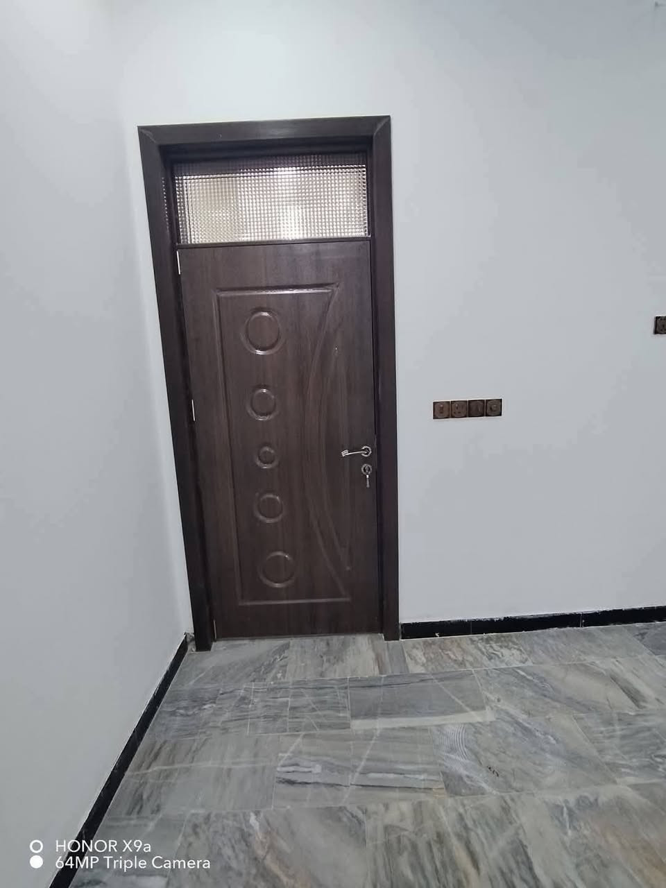 منزل 🏠 للبيـــــــــــــع المساحة ١٣٥متر واجهه ٧متر طابقين جديد طابو صرف
حي الفرات ٢ غرف نـــــــــــوم صالــــــه هـــــــول مطبـــــــــــخ صحيات وبعد اشياء كثيره 
ما مسكون اتصل وتساب و***********
