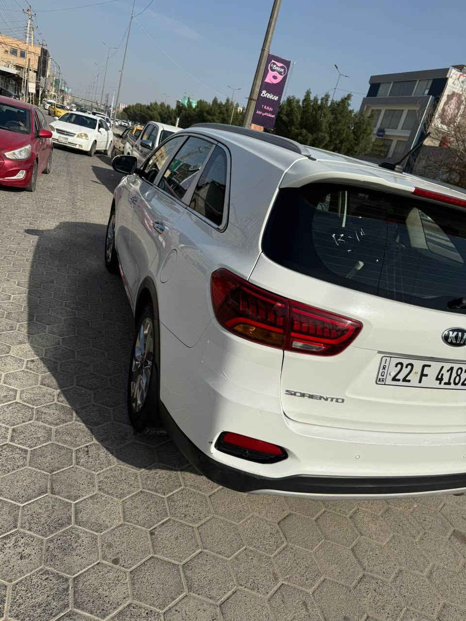 السلام عليكم 
كيا سورنتو موديل 2018 شكل 2020 
سياره ماشيه ٢٠٠
فول عده بني رامه
بصمه 
فتحه
ترحيب 
علامه بل دوسه
سبعه راكب
تبريد ٣ قطع
صندوق كهرباء
مري شفط
بيها هواي موصفات 
محرك ٦ ستندر
سعرها ١٩٩ بيع سريع 
سنويه جديده 2031
بيها بس قطعه وحده صبغ بيها بارد قليل مكان سياره نجف الاشرف تريد وكاله او تحويل حاضر الاتصال *********** النجف, العراق
