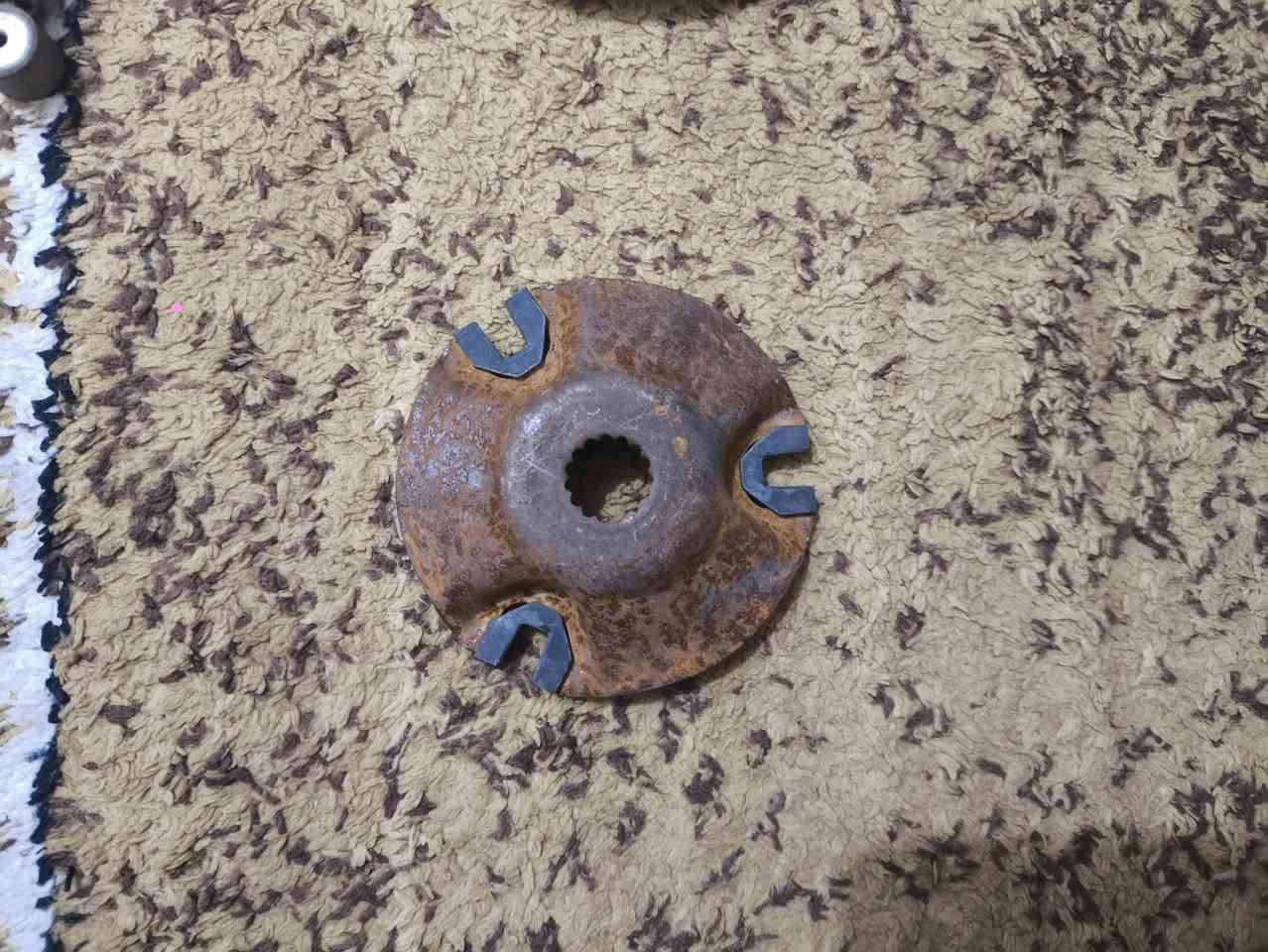 سلام عليكم كلج امامي مالرمبة نضيف للبيع شراي يراسلني خاص او يتصل على الرقم ***********
