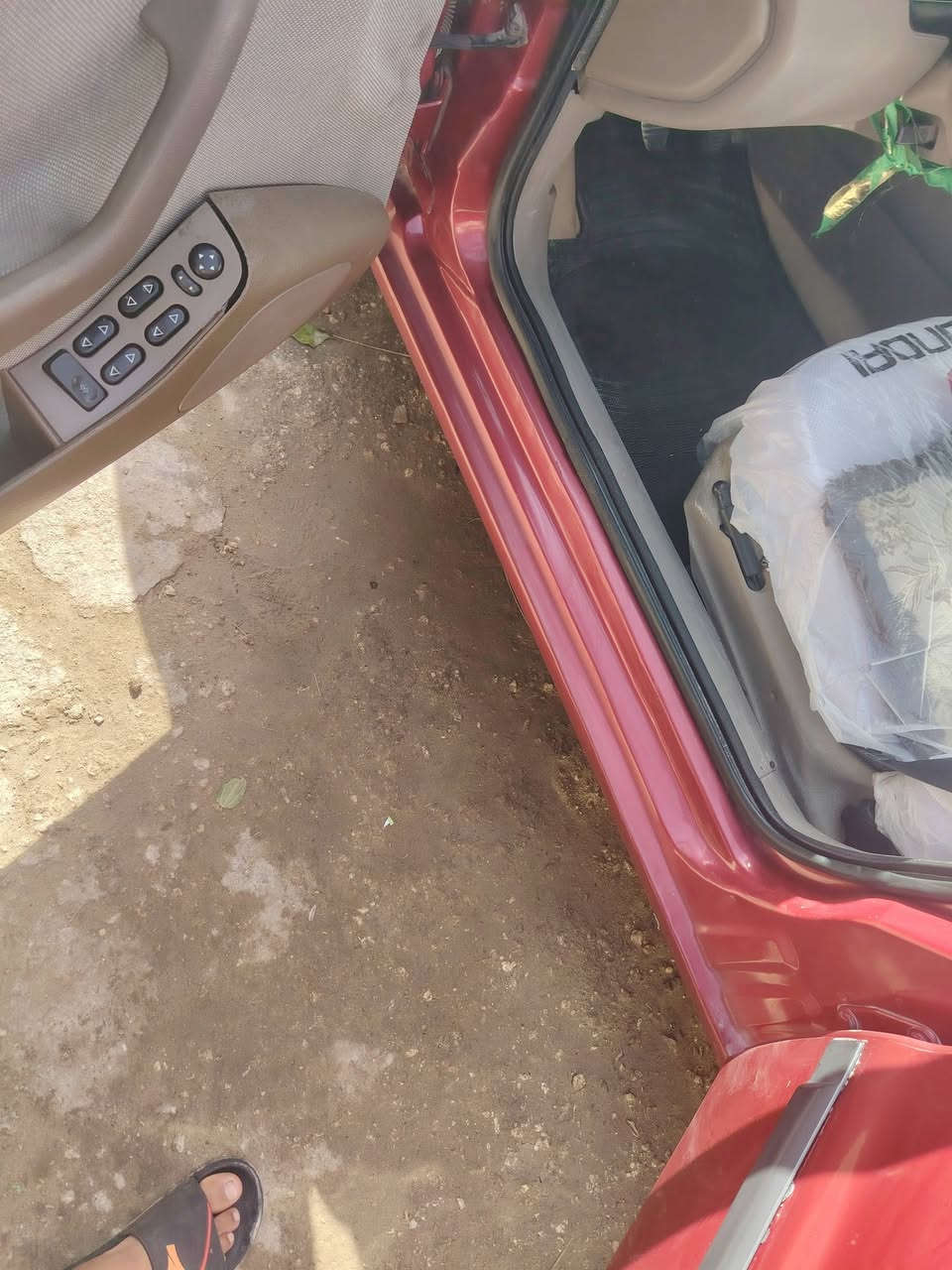 السلام عليكم سند 2012موديل مكفوله كفاله عامه مكينه وكير وحداديه وتخم تاير كله جديد خير من الله سعر 57  ***********
