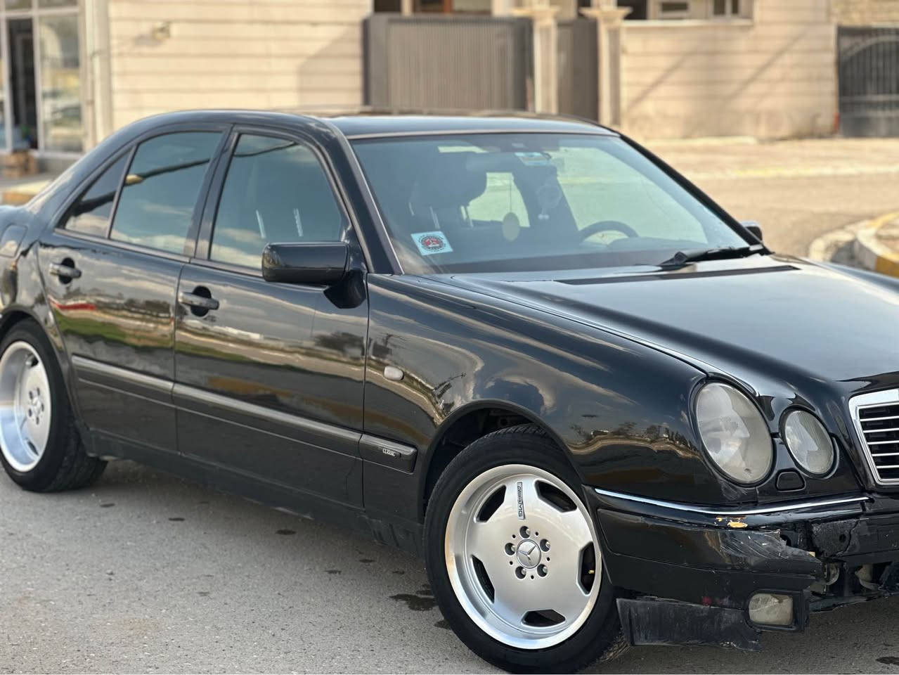 مارسدس e320 
محرک v گیر D4
مودیل ١٩٩٩ فول مواصفات سلایت کشن جلد نظام تراکشن سیارە amg بلادی فول فول سیارە ماملعوب بیها کلە عالبلادسیارە مصبوغ عام سقف بی شویە معجون بال خلف ابیع مگلوب
محرک کیر کهربایات تبرید تدفئە تحویل کلە بشرط
*********** Singapore
