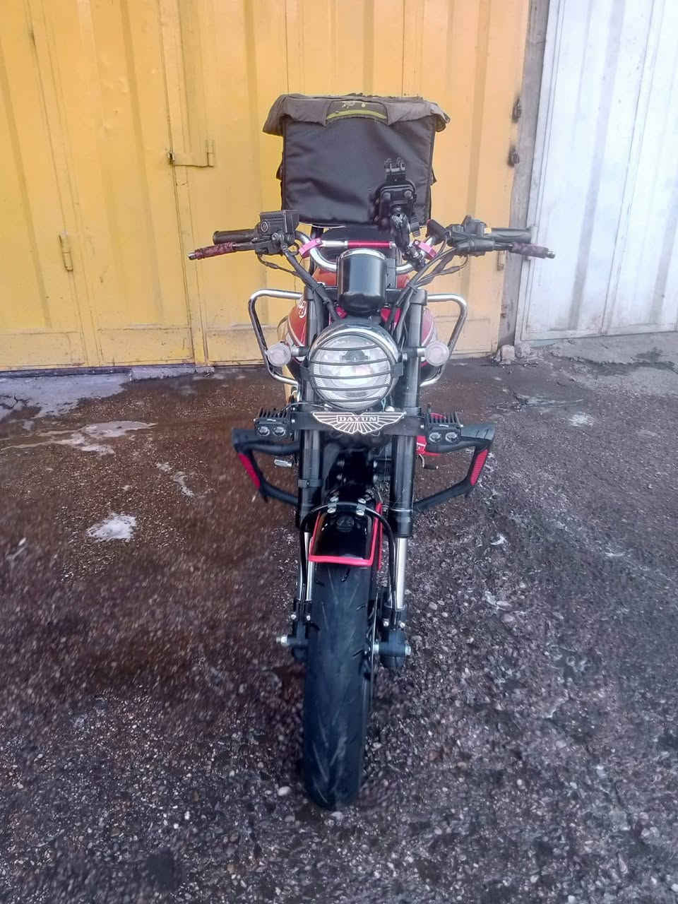 السلام عليكم دراجة دايواند لايتي محرك 200 CC موديل 25 ماكلك كفالة عامه تجي تكلب وتشوف دراجة ما ماشية خير من الله سعر 2500 
مكاني بغداد  العبيدي ***********
