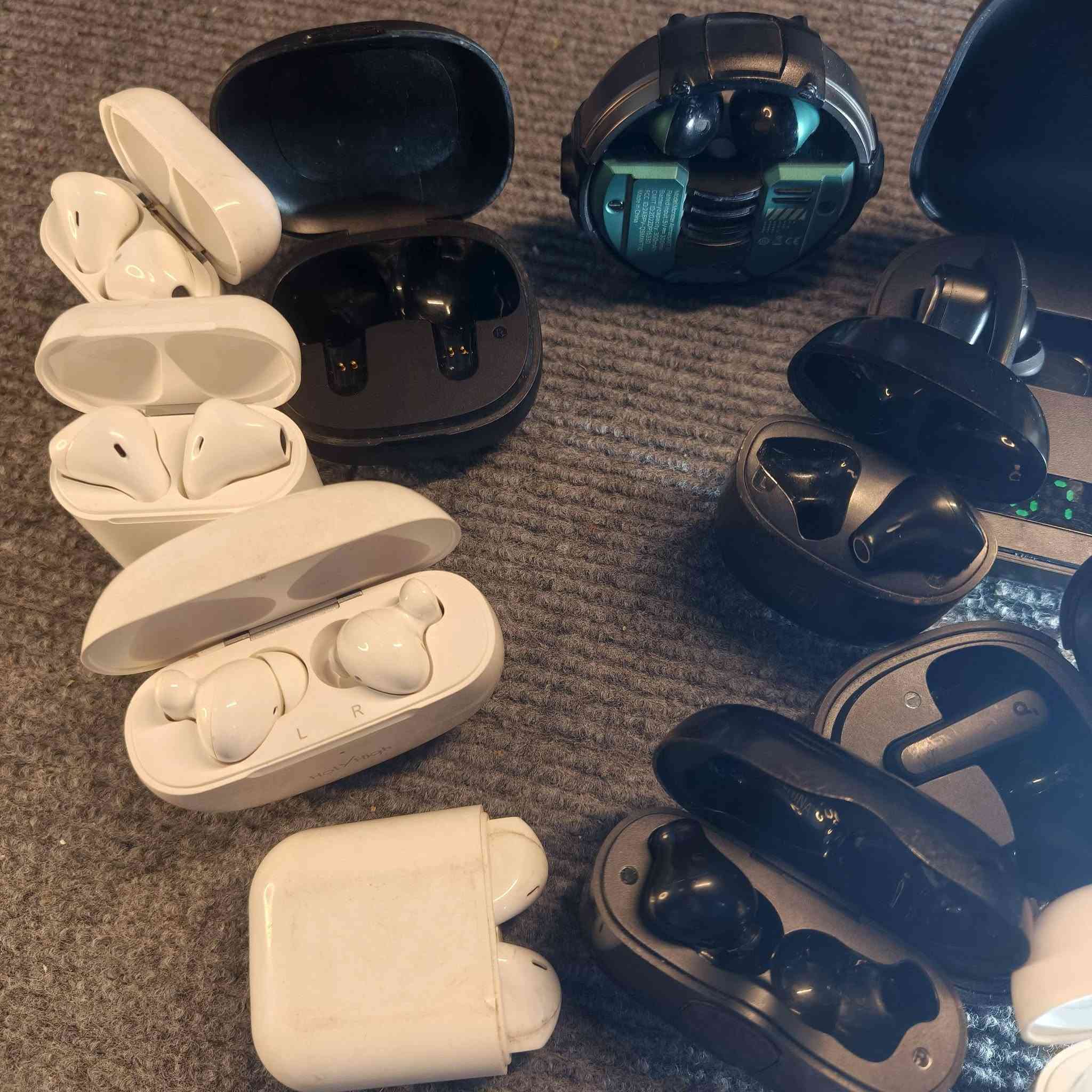 شلعة ايربودات 12 ماركات بيهن شغال وبين فحم وبيهن بس كفر،، سعر القطعة 2000
البيع شلعة فقط
السعر 29 مع التوصيل
العدد 12


**إذا كنت صاحب هذا الإعلان وتريد حذفه لأي سبب، رجاءا أرسل رسالة إلى الدعم الفني**