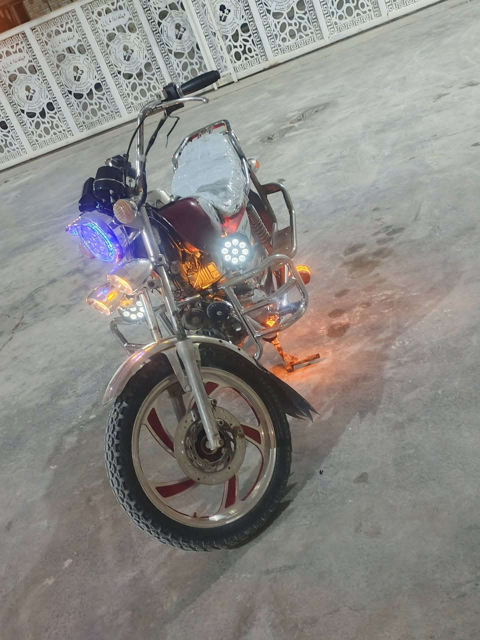 سلام عليكم شباب دراجه صقر لبيع كلك كلك دراجه حلوه ونضيفه سعرها 450مكانها النجف المناذره مامتواجد على خاص ***********
