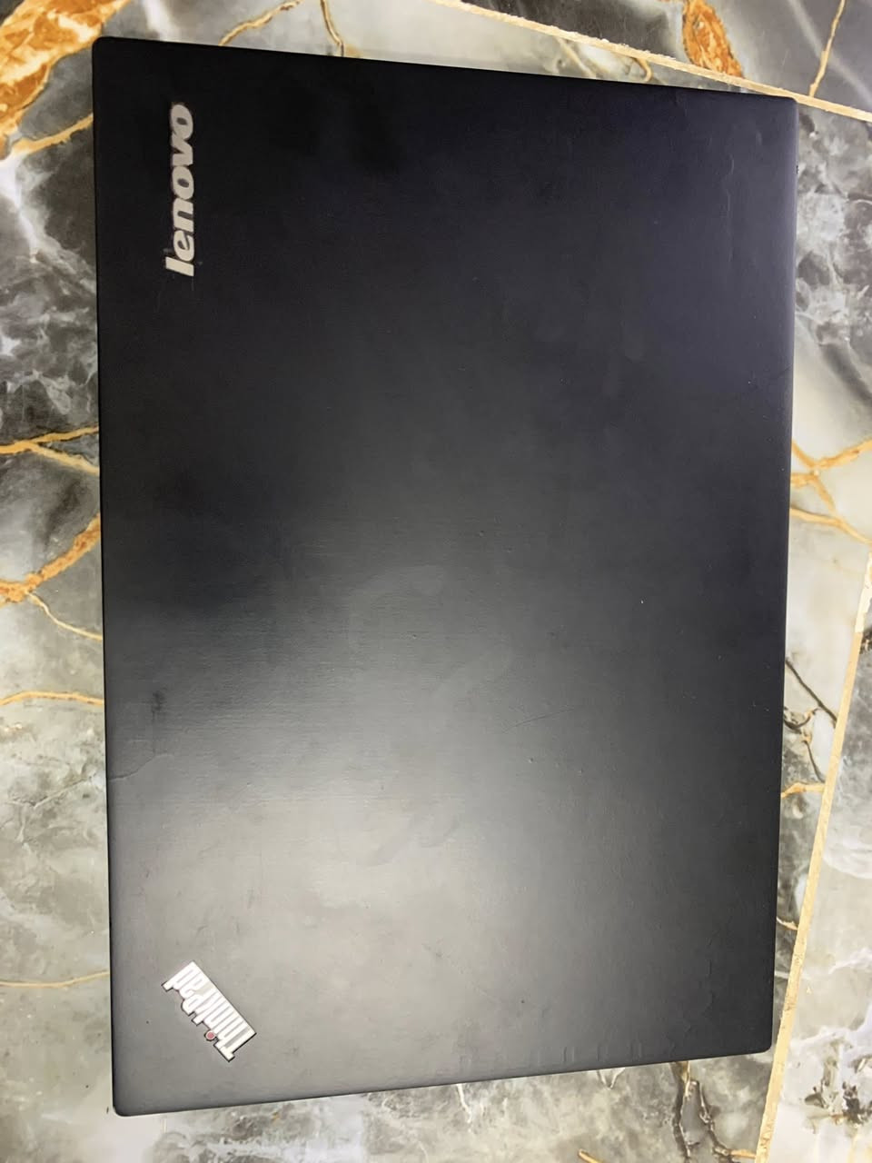 💻 لابتوب Lenovo ThinkPad T450s للبيع 

💻جهاز نظيف جداً من الفئة النحيفة والخفيفة(Ultrabook)،
 متميز بالمتانة والأداء الممتاز للدراسة والعمل المكتبي والتصفح والبرمجة 
⚙️ المواصفات بالتفصيل:
المعالج: Intel Core i7-5600U (الجيل الخامس) بسرعة 2.60GHz.
الرام: 4 جيجابايت DDR3
.الهارد: SSD بحجم 240 جيجابايت (سريع جداً في الإقلاع والفتح).
الشاشة: 14 بوصة مريحة للعين.كرت الشاشة: Intel HD Graphics 5500.
✨ ملحقات: الشاحن الأصلي + الماوس hp

السعر 180 وبي مجال قليل للشراي


**إذا كنت صاحب هذا الإعلان وتريد حذفه لأي سبب، رجاءا أرسل رسالة إلى الدعم الفني**