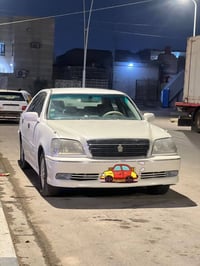 تويوتا كراون • ابيض صدفي • بصره