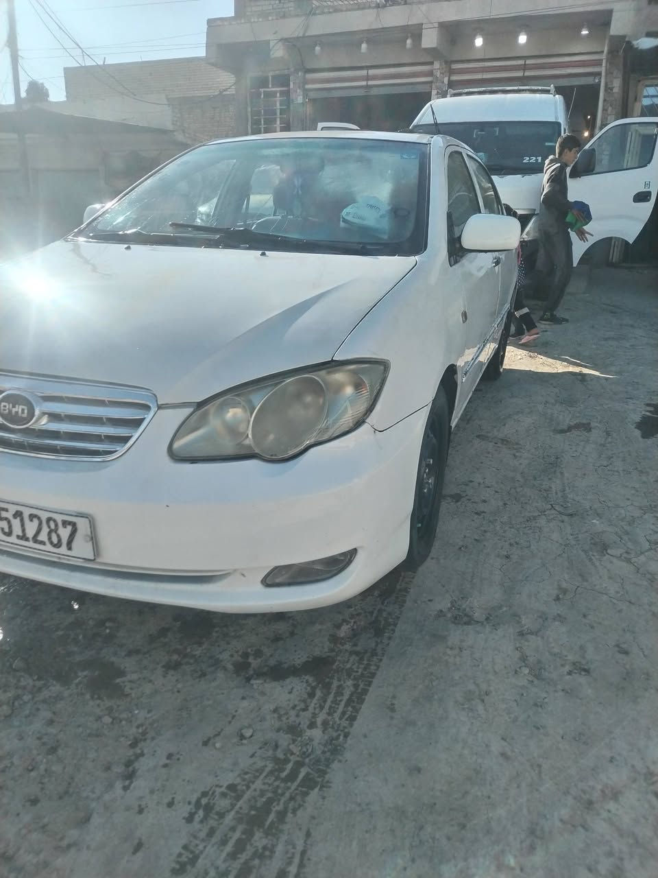 سلام عليكم
بيوايدي f3 كير عادي موديل 2011 
كير ومحرك خير من الله لا تنقيص ولا تبخير
تبريد ثلج كهربائيات كلها شغاله صدر جديد تخم تاير وياله
عليها ادامه كامله حساسات نوزلات بلكات مجاول كله جديد
رقم بغداد الانكليزي 
السعر 52 وبيها مجال للشراي
مكان السياره بغداد حي الجهاد
***********
