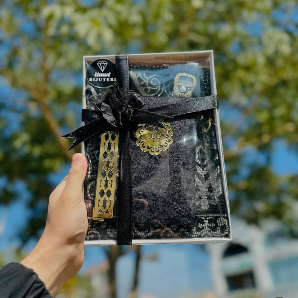 وما الأم إلا نعمـة تعـجز الحروف عن وصـفها👑❤️‍🔥
حصـرياً اتوفر بـكج الحقـيبة الـراقي 👀💯

✅يحتوي (سجادة + قران + فاصلة + سبحة عادية + سبحة الكترونية) 

للحجز والاستفسار مراسلة الصفحة 
او واتساب *********** 

يوجد خدمة توصيل لجميع المحافظات 

#مكتبة_محمد_للهدايا 

#هدايا #العراق #عيد #هدية #تسوق #حب #رمضان #الام #فرح #تغليف #صلاة #سجادة #سبحة #حقيبة
