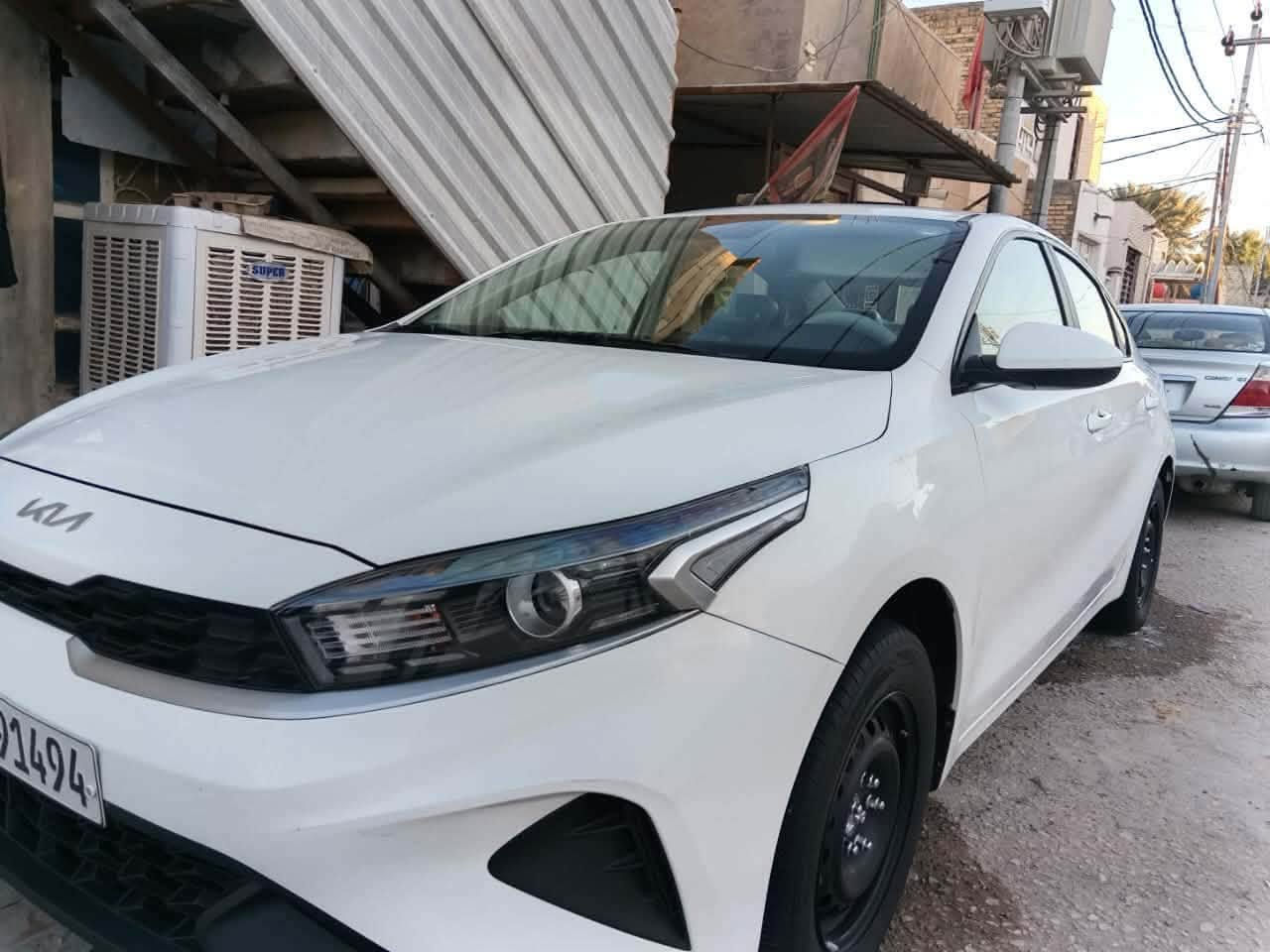 سلام عليكم.     كيه سيراتو
موديل 24 
نص موصفات
محرك 2000cc
اربيل بسم شركه 
ماشيه 86 
كفاله عامه 
عده كارت بجاملغ مأشر عليه
تبريد ثلج ❄️ 
كشنات تغليف درجه يك 
كاعيه جلد سيارة ربع ما تصرف 
عليه خير من الله 
المكان النجف حي ميسان  
178 وبيه مجل حك الجيه 
***********وتساب مجود
