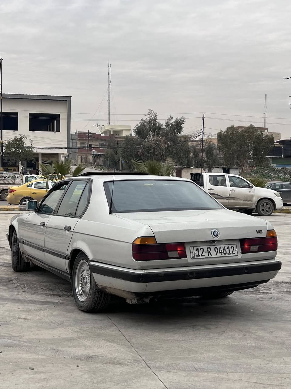 سلام عليكم ورحمة الله وبركاته
للبيع بي ام 730 موديل 1992 مكينه 8 سلندر 

سياره حلوه ماناقصها شي احله من صور 

ملاحضه ضربه بسيطه بدايت الجاملغ اليمين شرط بدون داخل

سياره بسمي شرط التحويل

تدفئه شغاله 

تبريد شغال 

كير ومكينه خير من الله 

تايات سياره جديده

طخم امامي جديد

طخم خلفي جديد 

لايت زنون 

غرفه نضيفه صاج ملكي 

سلايت شغال 

سياره ماناقصها شي مكاني موصل السعر 60 وبيها مجال للاستفسار ***********/***********
