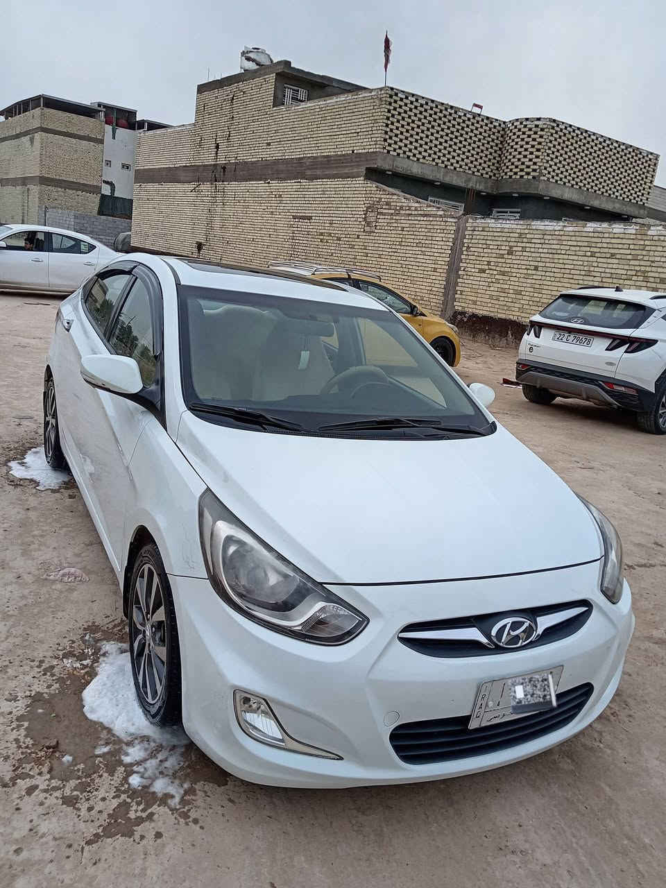أكسنت للبيع.. 
موديل 2015.
مواصفات السيارة.. 

الون ابيض..  مكينه 1600.
نمرتها نجف.... 
5 ويل كب كروم. 
فتحه سقف...+اشاير بالمري....  + تخم تاير جديد. 
تجوة سايق. 
السيارة بأسمي  والسنويه ماساقطه لغايه 2027.
السعرر 95
ملاحضه السيارة بيها 3 قطع تبديل شركه. 
رقم الهاتف.  ***********

