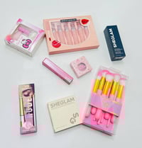 طقم مكياج • فرش ١٠ قطع • كريم فونديشن