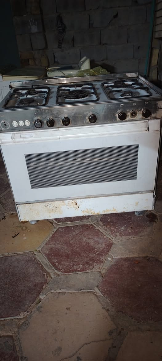 السلام عليكم طباخات 
باله وربيه ما مشتغلات
كلمن وسعره الرقم ***********
