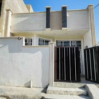 بيت للبيع – طابو صرف  📍 المحمودية – حي 18  * المساحة: 100 م² * الواجهة...