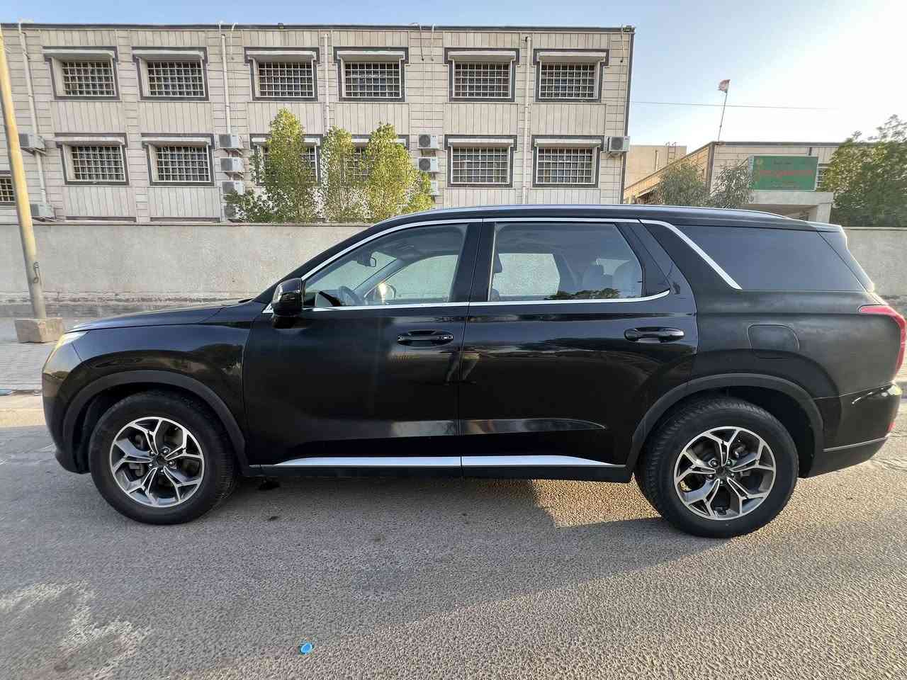 هونداي بليسايد 2020 فئة SEL 
تدفئة مقاعد
تحديد مسار
تنبيه اصدام
قيادة ذاتية
شاشة كبيرة اندرويد 
7 راكب
سعة المحرك 6 سلندر 3.8 
تبريد 3 قطع
وضعيات قيادة
رقم بصرة
وارد امريكي حادثها جاملغ ايمن وضربات صغيرة في بعض الاماكن اذا ركزت بصور الحادث تشوفها وراجعات كلهن ع البارد لكن بيهن جراد الان مثل ما مبين بالصور
رقم الشاصي KM8R24HEXLU044007
السيارة نشطة جدا 
بانزين عادي
ماشية 129 الف كيلو قابلة للزيادة
السعر 215 سعر جدا مناسب بيع مستعجل
عنواني البصرة - المعقل
هاتف ***********
