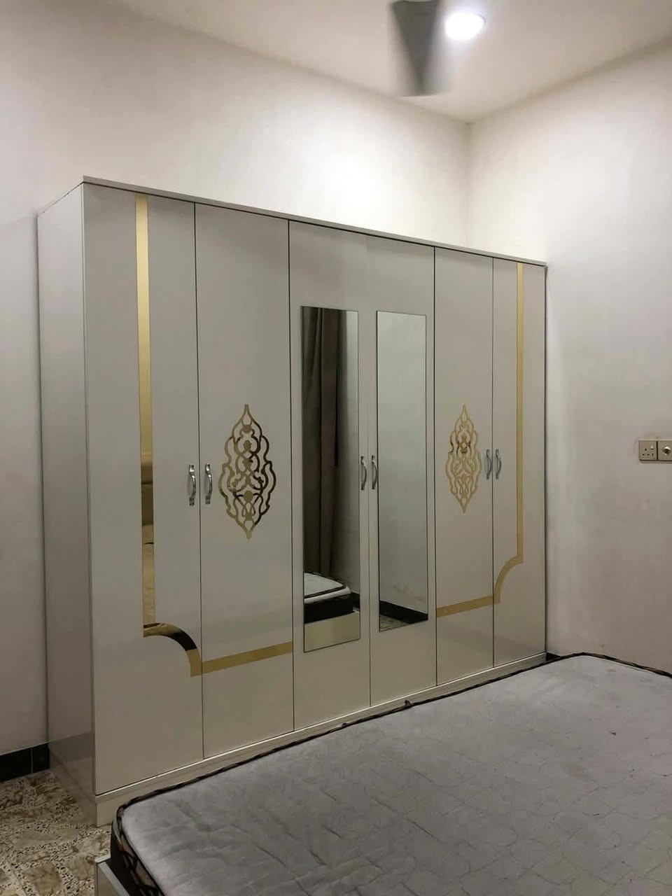 سلام عليكم غرفه نوم للبيع نوعها تركي تحتوي على كنتور عدد 6 ابواب مع كومدي عدد اثنان + ميز تواليت وسرير نوم سعة نفرين بحالة جيدة جداً + مع دوشك نفرين فندقي درجة أولى


**إذا كنت صاحب هذا الإعلان وتريد حذفه لأي سبب، رجاءا أرسل رسالة إلى الدعم الفني**