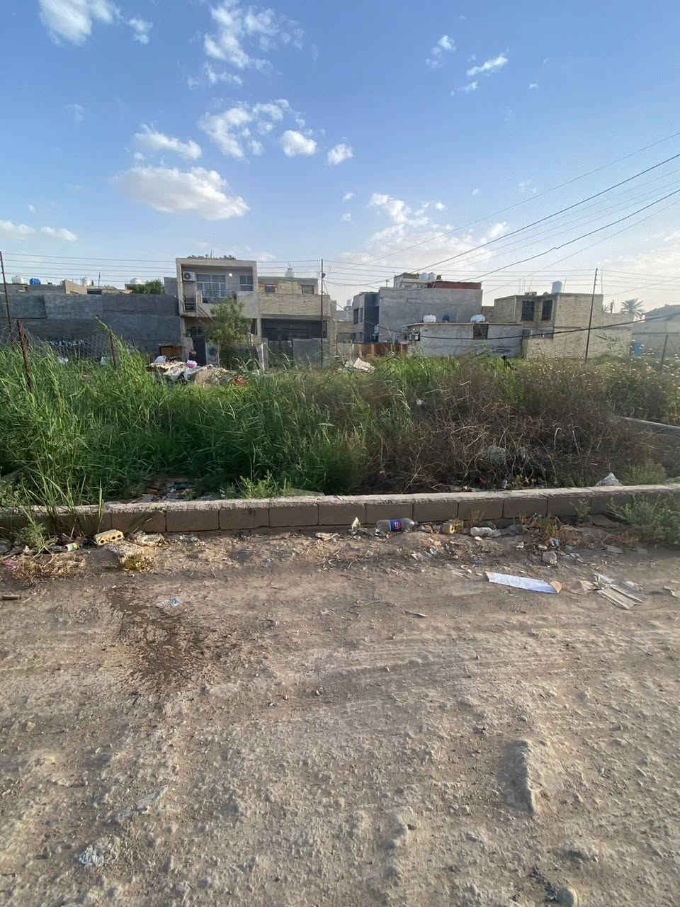 السلام عليكم
قطعه ارض 260 متر واجهه 10 نزال 26
للبيع سند 25 قرار محكمه تحويل مباشر 
السريدات القديمه المربع الثالث للاستفسار ***********/ السعر 58 وبيهه مجال
