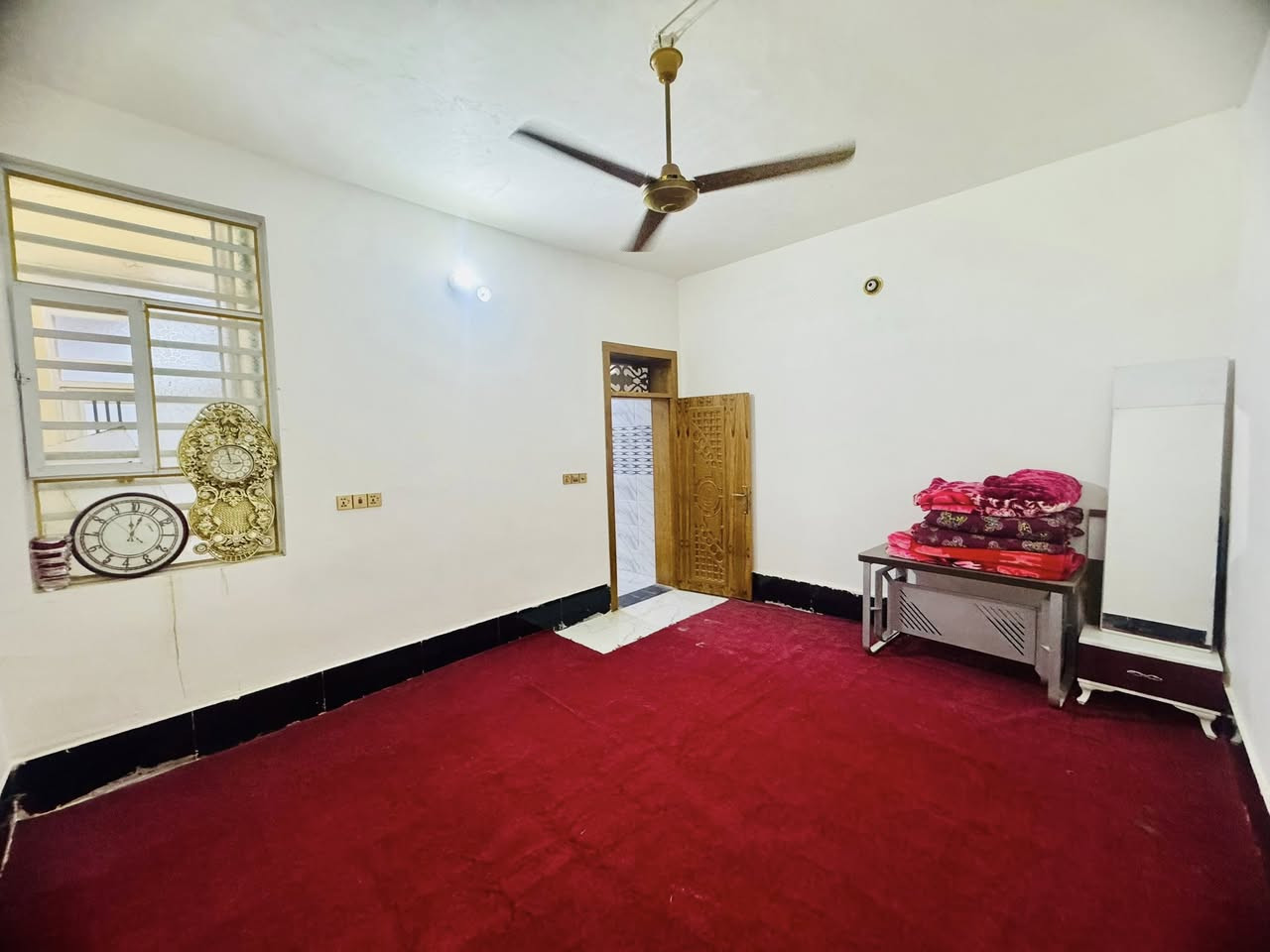 يا الله 🏠بيت  للرهن (100 متر) طابو صرف حي النداء 
 مجمع بيتي الثاني قرب شارع ٦٠ التبليط مال السلطان ثالث عرصه عن ٦٠
السعر الرهن 23 مليون  وبي مجال سنه وقابل التجديد  معه الثاث جاهز السكن 
شارع ١٥ مقابيل السوك 
يحتوي على طابق واحد 
 غرفه  مطبخ   صاله   استقبال
الاستفسار *********** 
ــــــــــــــــــــــــــــــــــــــــــــــــــــــ
يوجود ٢٠٠ متر غرفتين
