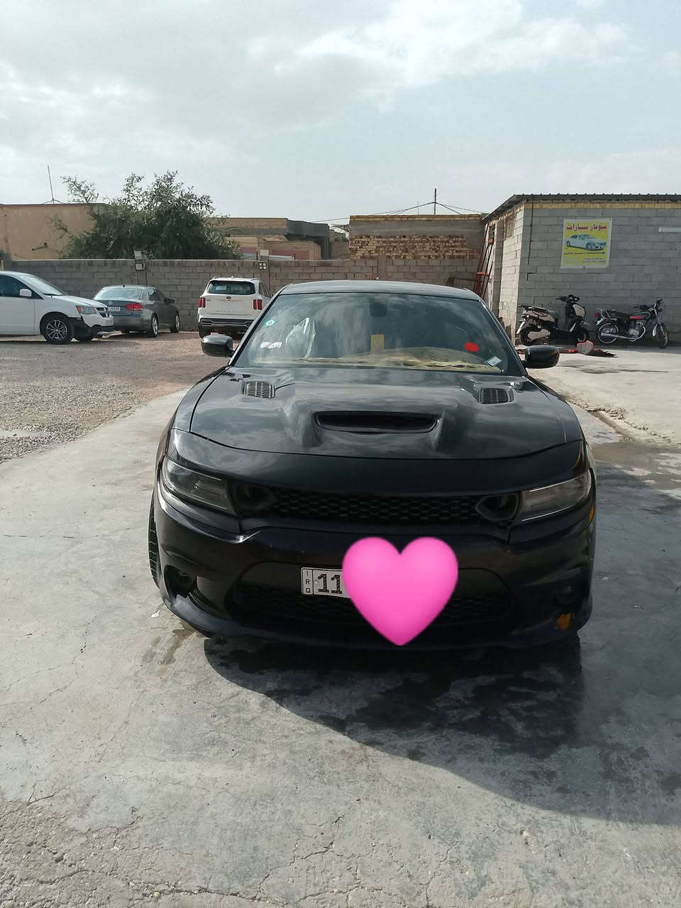 سلام عليكم شباب سياره دوج جارجر موديل 16اصل مكينه 8 سلندر ماشيه 160 حقيقي سياره مامشتغله خط شرط وليريد السعر يتواصل عله هاذه الرقم ***********
