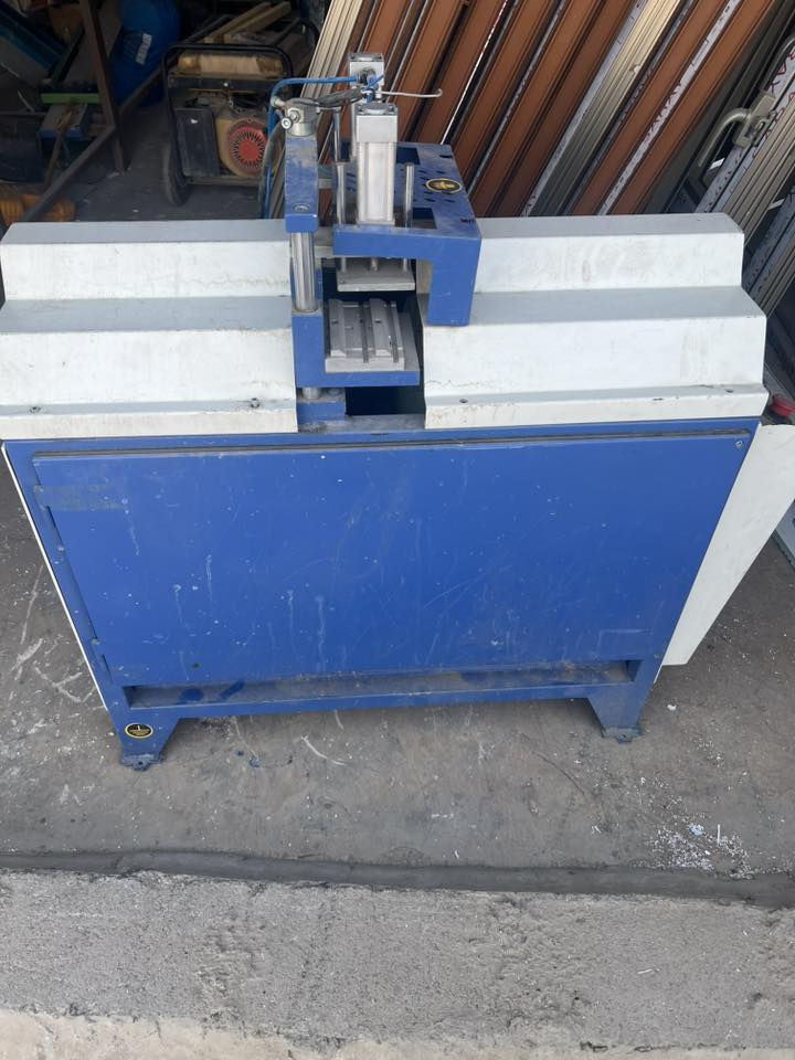 ماسكةنوعية سستم جديدة مستعملة شي بسيط سنكل فيز ***********
