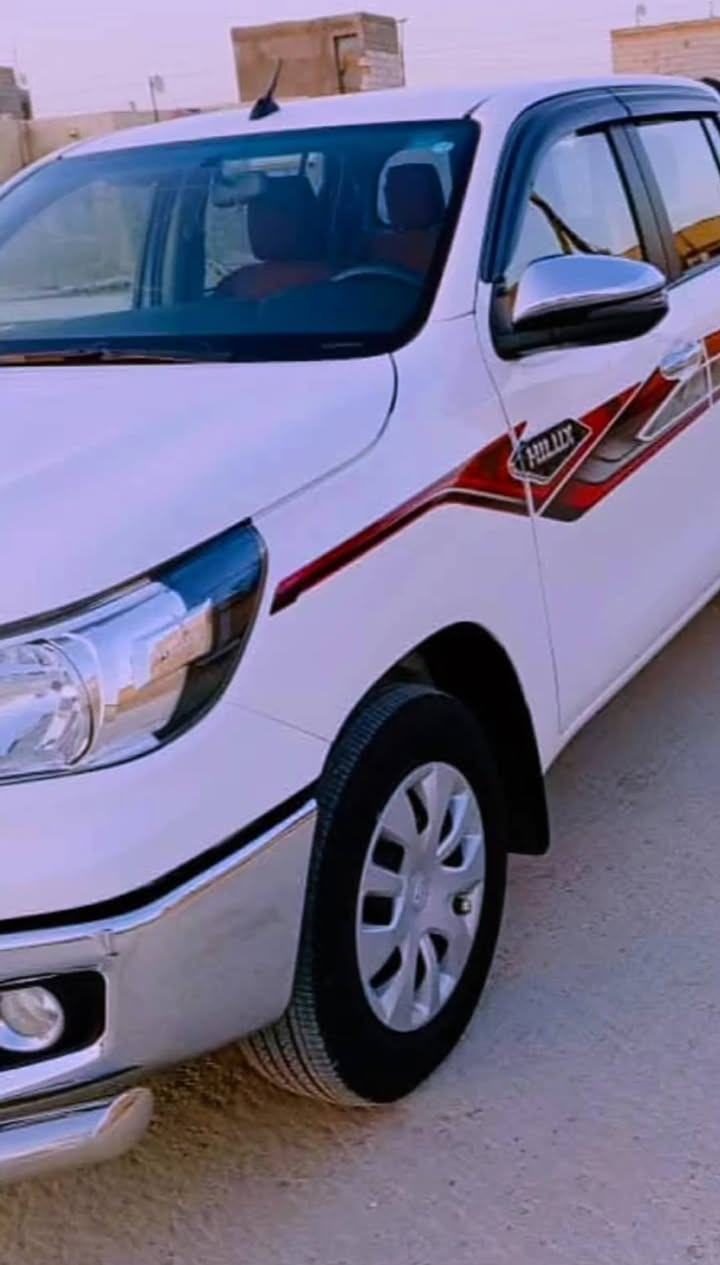 السلام عليكم هايلوكس23 للبيع كفاله عامه 
گير عادي بسمي رقم قادسية نكليزي 
تايرات الشركه باتري الشركه 
 ماشيه 79
مكان السياره ديوانية قظاء سومر 
تواصل ***********
