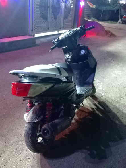 سلام عليكم سكنس فحل كابريتر الدراجة كاملة مابيهة نقص
شغالة سلف هندر 
كهربائيات كاملة كلوب عالي ناصي اشياير دبل اشارة كلشي  شغال رقمي ***********
