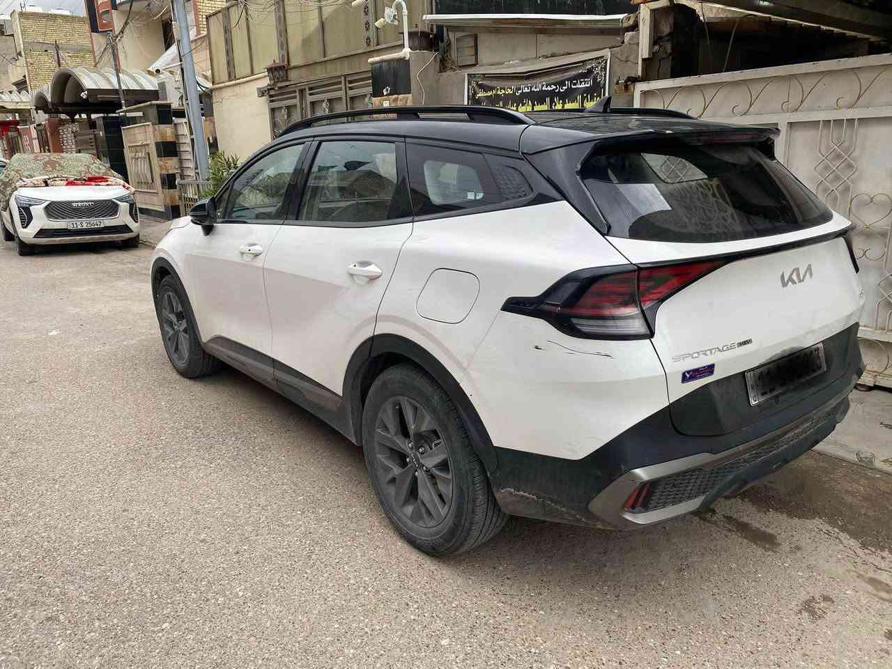 السلام عليكم 
للبيع كيا سبورتج وارد صيني فول الفول هايبرد
بانوراما
كير ماوس
شفتات ستيرن
كراسي كهرباء
داخل ابيض
خزن مقاعد
تدفئة تبريد مقاعد
قيادة الية
رادار امامي وخلفي وجانبي
محرك 2000 دوش
مري شفط
شاشة كبيرة متصله
سماعات هارمن كاردن
وبعد هوايه مواصفات
السيارة رقم بغداد وتحويل ثاني يوم
ماشية 36 الف وقابل للزيادة
بيها طخة بسيطة بالصندوك ومامصلحها 
السعر 21000$
يعني شدتين وعشرة وبيها مجال بسيط
مكاني الحرية *********** بغداد, العراق
