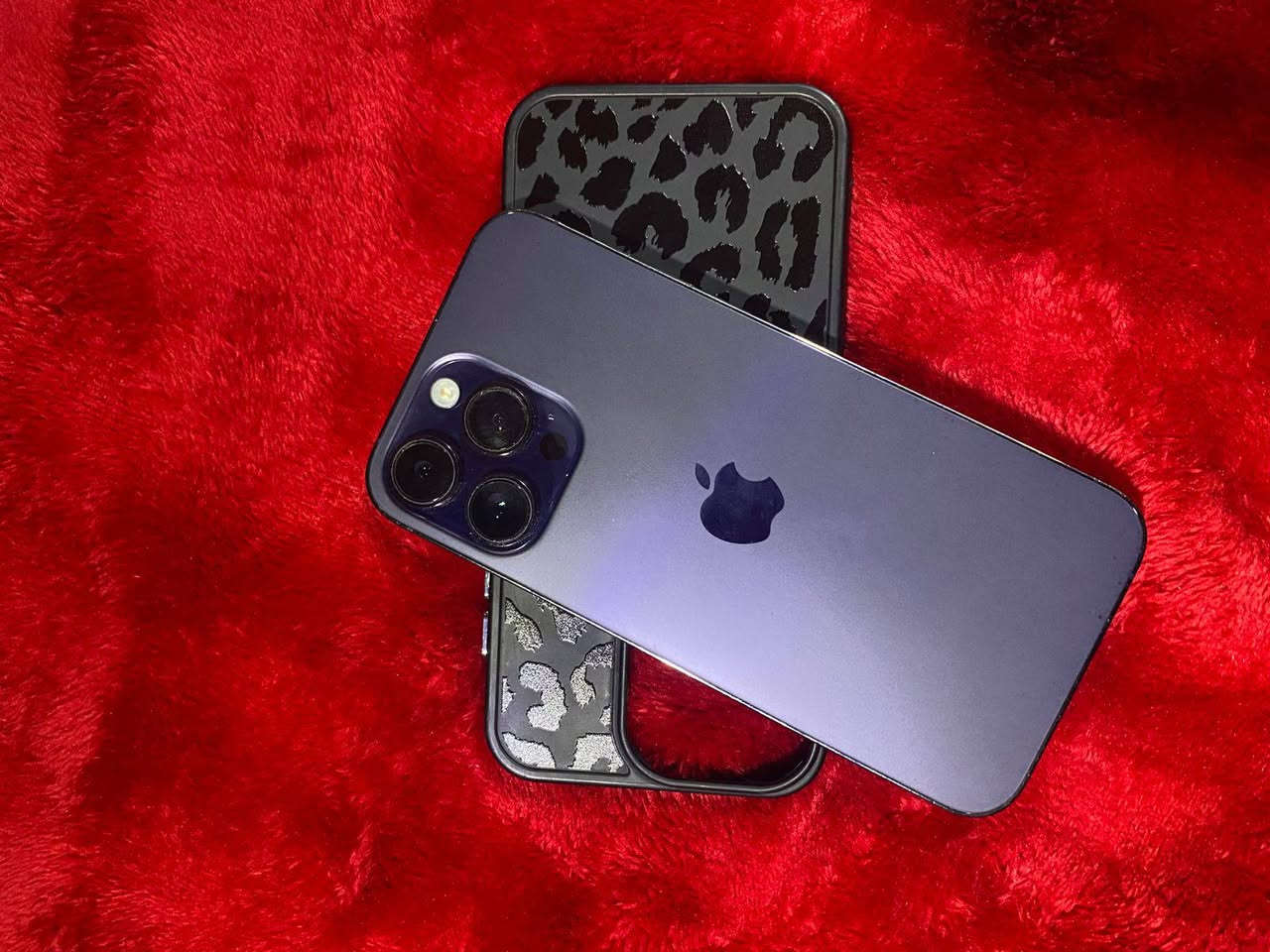 السلام عليكم للبيع 14 برو ماكس لون بنفسجي بطاريه 86 بي فقط نقطه سوده زغيره بالشاشه والباقي فول نظافه شرق اوسط السعر 625 مكاني بابل ***********
