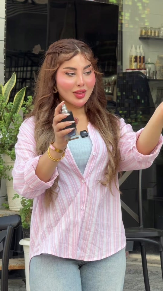 ⁨	⁨	إيف سان لوران واي أو دو بارفان (Yves Saint Laurent Y Eau de Parfum) للرجال.يتميز الزجاجة بلون داكن متدرج مع شعار Y فضي بارز في المنتصف.يتكون العطر من مزيج من التفاح، الزنجبيل، والميرمية، مع قاعدة من خشب الأرز والباتشولي. للحجز يرجى التواصل مع 🚨 *********** 🚨 ارقام الواتساب للحجز فقط ***********📞 ***********📞 ***********📞  ***********📞 رقم الدعم والشكاوي  ***********📞 الفرع الاول (كوزمتك هدى يوسف) بغداد - بغداد الجديدة - مول الجواهر - السرداب الفرع الثاني ( كوزمتك هدى يوسف ) زيونة شارع الربيعي عمارة الارجوان الطابق الارضي الفرع الثالث( كوزمتك هدى يوسف ) المنصور  شارع الرواد  مقابل مول خليفة⁩⁩
