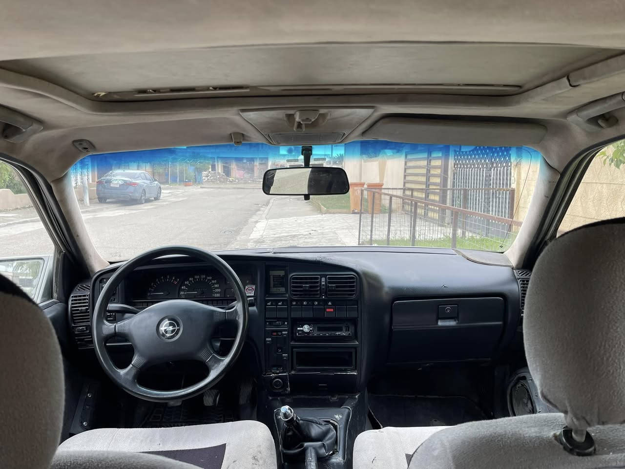 اوميكا موديل 91 حجم 20  سنويه عظم عاج ساقطه ب21 بطاقه بانزين بيها بدون حادث السياره اطارات كير عادي محرك شرط
شرط التحويل  سعر 29  

***********
