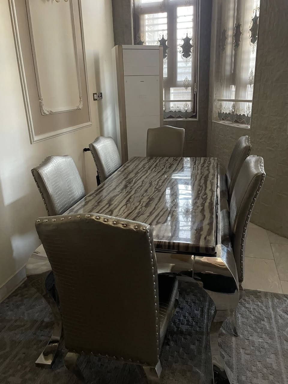 ميز طعام ملكي يحتوي ع ٦ كراسي مرمر اصلي درجه أوله مأخذي مليون ٤٠٠ كبير كلش سعر نهاىي ب٦٠٠ بي مجال مستعجل ع بيع شراي خاص مكان الديوانيه  الجزاىر شارع مطاعم


**إذا كنت صاحب هذا الإعلان وتريد حذفه لأي سبب، رجاءا أرسل رسالة إلى الدعم الفني**