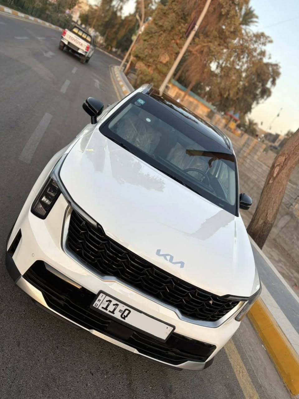 كيا سورنتو 2025 
فول مواصفات   6 سلندر 
رقم بغداد  
ضمان الشركه (ATB) 5 سنوات 
لون ابيض وليس صدفي
مواصفات  V6
بصمه تشغيل 
بصمه تشغيل عن بعد
بنروما 
ماشيه 18Km بعدها زيرو 
سياره نضيفه جدا 
مكفوله كفاله عامه من البارد والصبغ 
رادار جانبي 
سايد بريك دكمه كهربائي
شاشه كبيره 
كشنات كهرباء جلد 
اوتو هولد 
جامات اوتو 
اشاير مري  
جنطه كهربائيّة ذكيه
حساسات خلفيه اماميه
سبعه راكب 
تحكم كشنات جانبي من الخلف 
تبريد 3قطع
فول تحكمات ستيرن جهتين
اربع وضعيات قياده
منفذ شاحن + شحن لاسيكي
اريل نفكيش GPS
ويل كب 19
كامرتين 
 مود درايف
نزول منحدرات 
اضواء ترحيب 
وبعد بيها هواي مواصفات 
موقع السياره (ديالى بعقوبه المركز ) 
سعر 338 وبيها مجال بسيط 
للاستفسار***********
