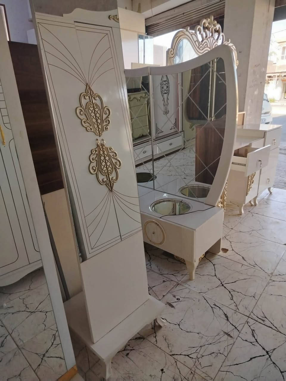 غرفه نوم 9 قطع بسعر 425 للاستفسار الواتس اب ***********
