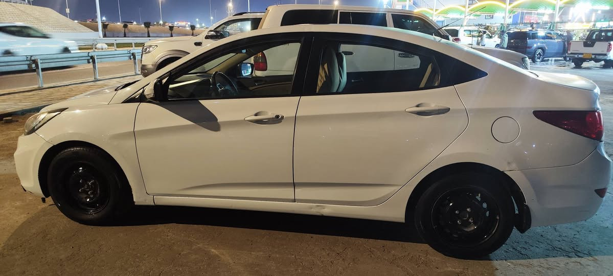 اكسنت موديل 15 بيها ربع باب مرشوش فقط كير محرك تبريد كله كفاله بصرة سنويه لغايه 2030 السعر97 وبيها مجال للشراي للاتصال 
***********
